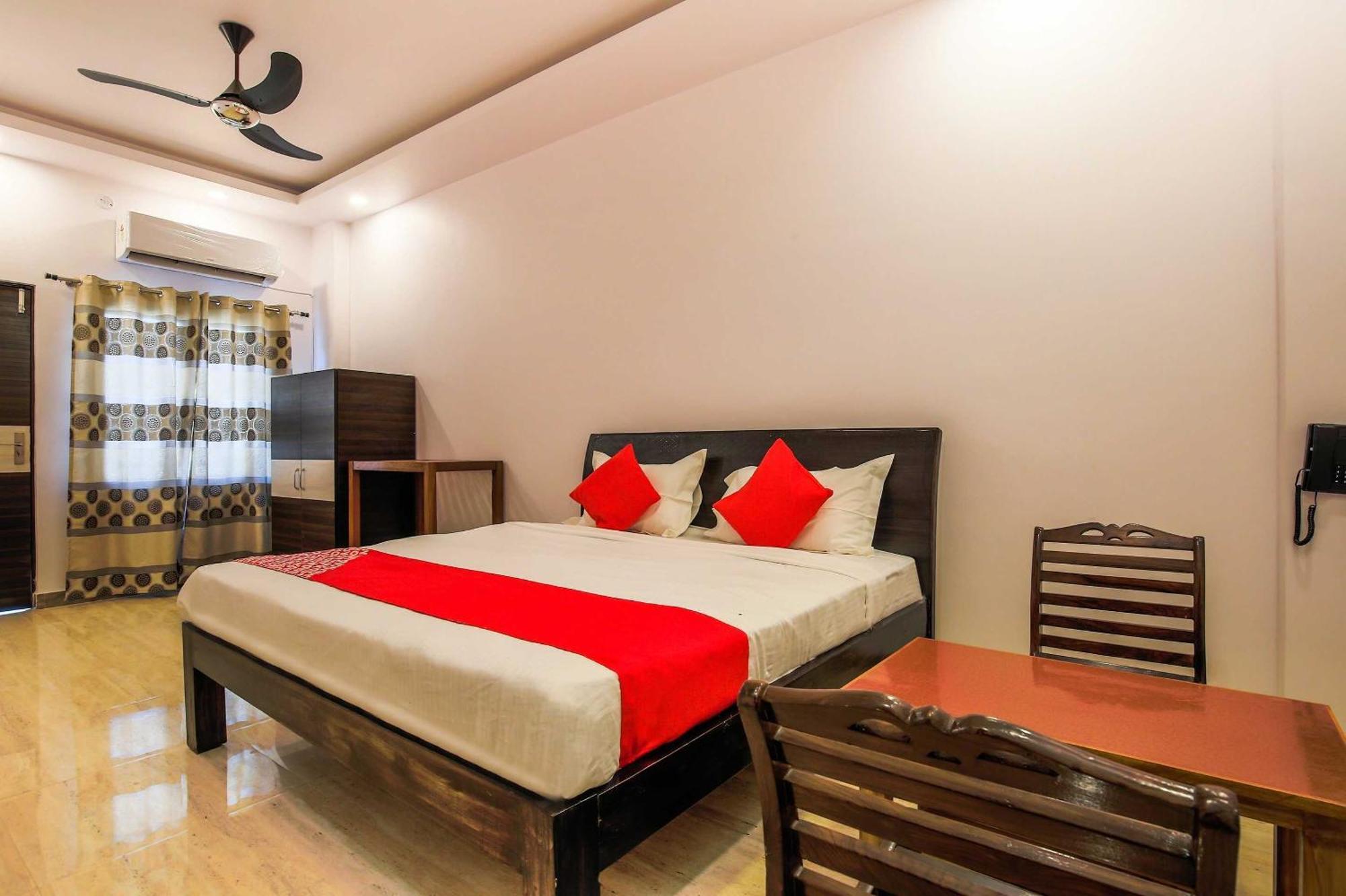 Hotel O The Velvet Chinhat Tiraha Exterior photo
