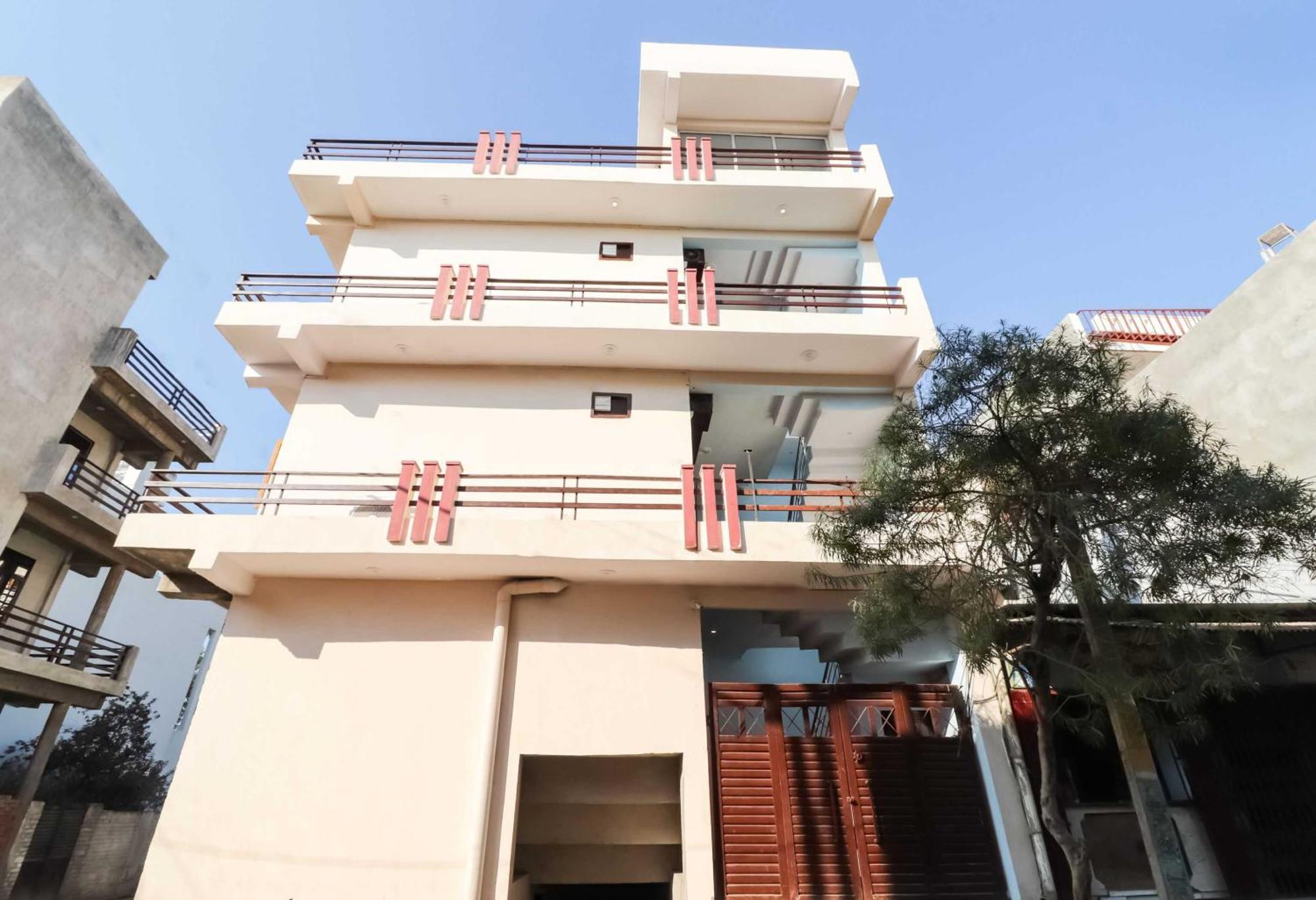 Hotel O The Velvet Chinhat Tiraha Exterior photo