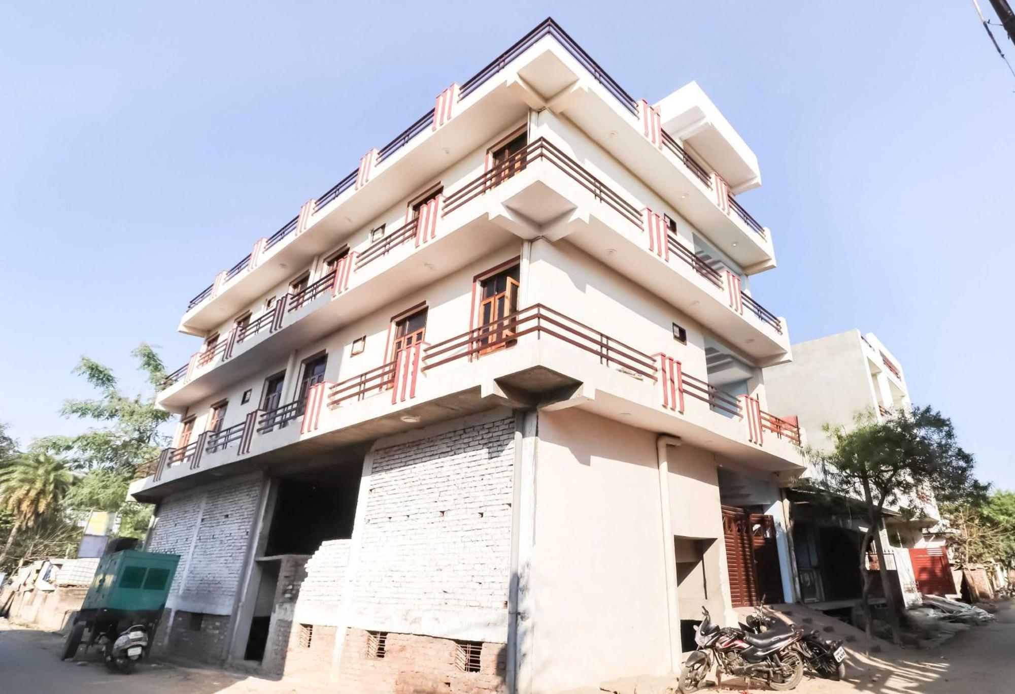 Hotel O The Velvet Chinhat Tiraha Exterior photo