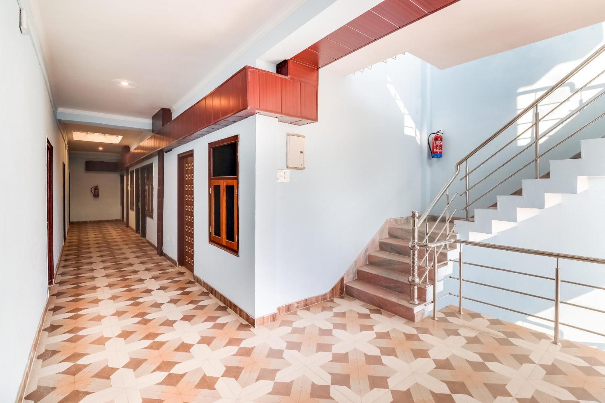 Hotel O The Velvet Chinhat Tiraha Exterior photo