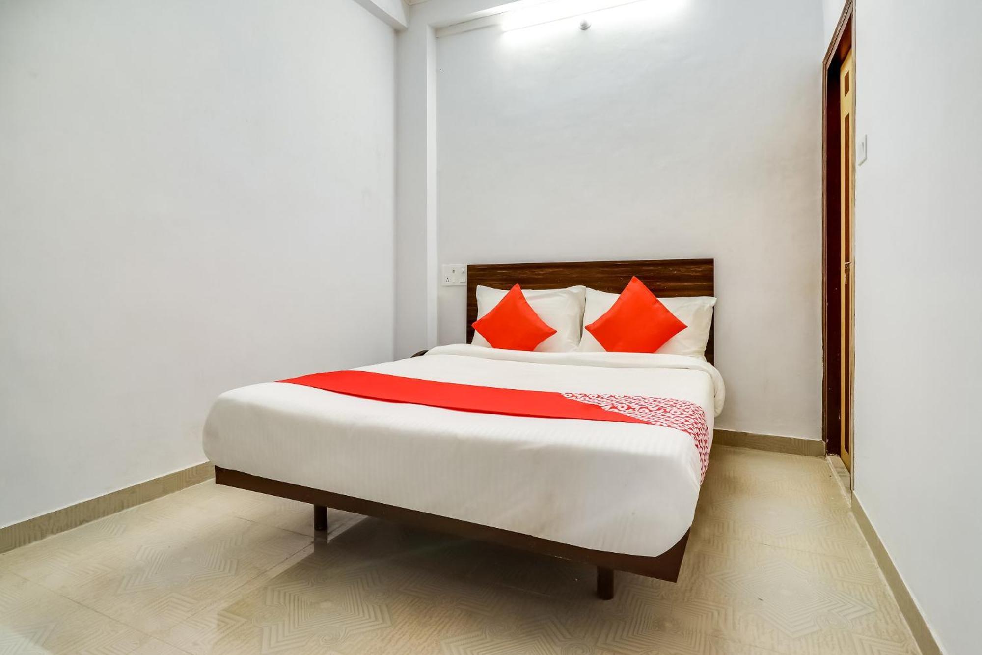 Hotel O The Velvet Chinhat Tiraha Exterior photo