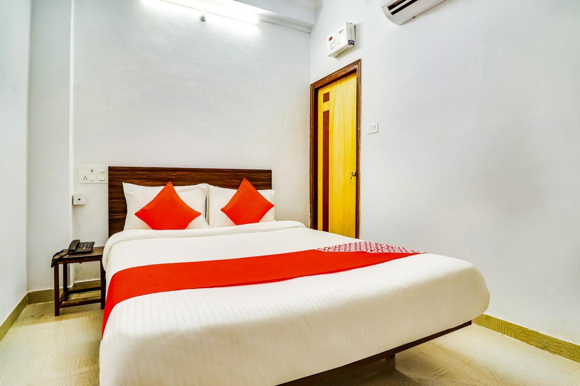Hotel O The Velvet Chinhat Tiraha Exterior photo